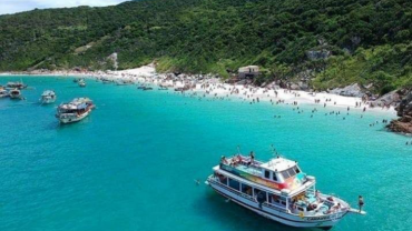 Um dia em Arraial do Cabo com saída de Búzios